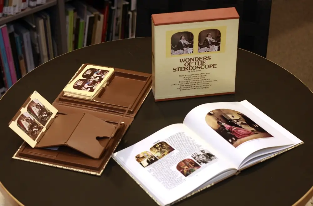 Wonders of the Stereoscope by John Jones, book and packaging